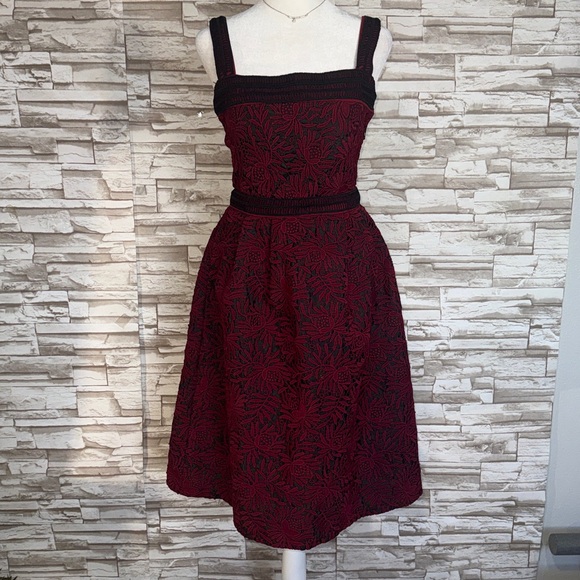 JARIYA Medium CROCHET BACKLESS DRESSS - Picture 4 of 13